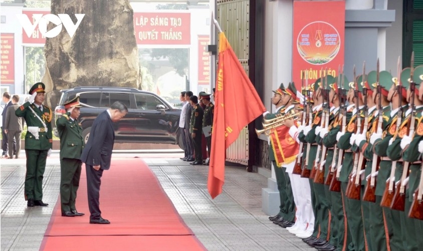 Party chief calls for keen insight and professional acumen in defence intelligence officers